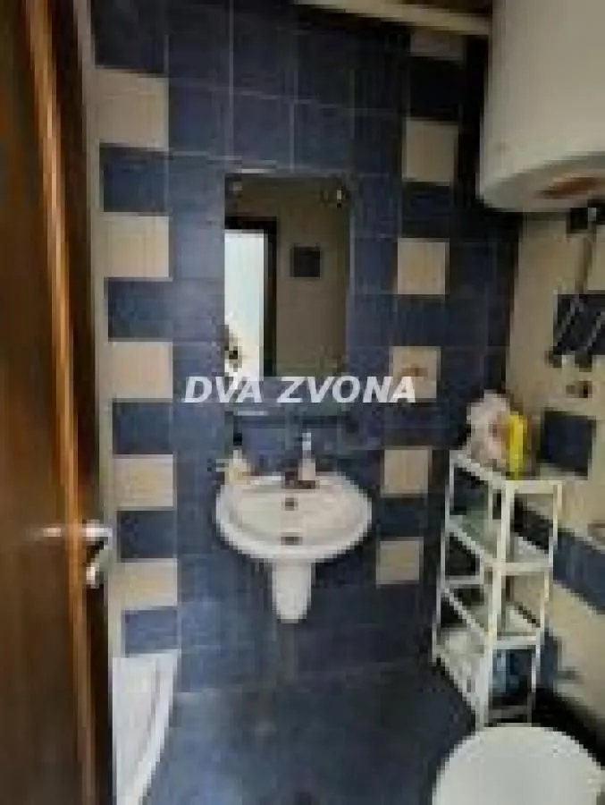 Prodaja, četvorosoban stan, 70m², Salajka, Novi Sad Sve Podlokacije