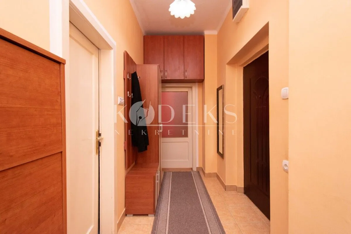 Izdavanje, jednosoban stan, 45m², Centar, Podgorica