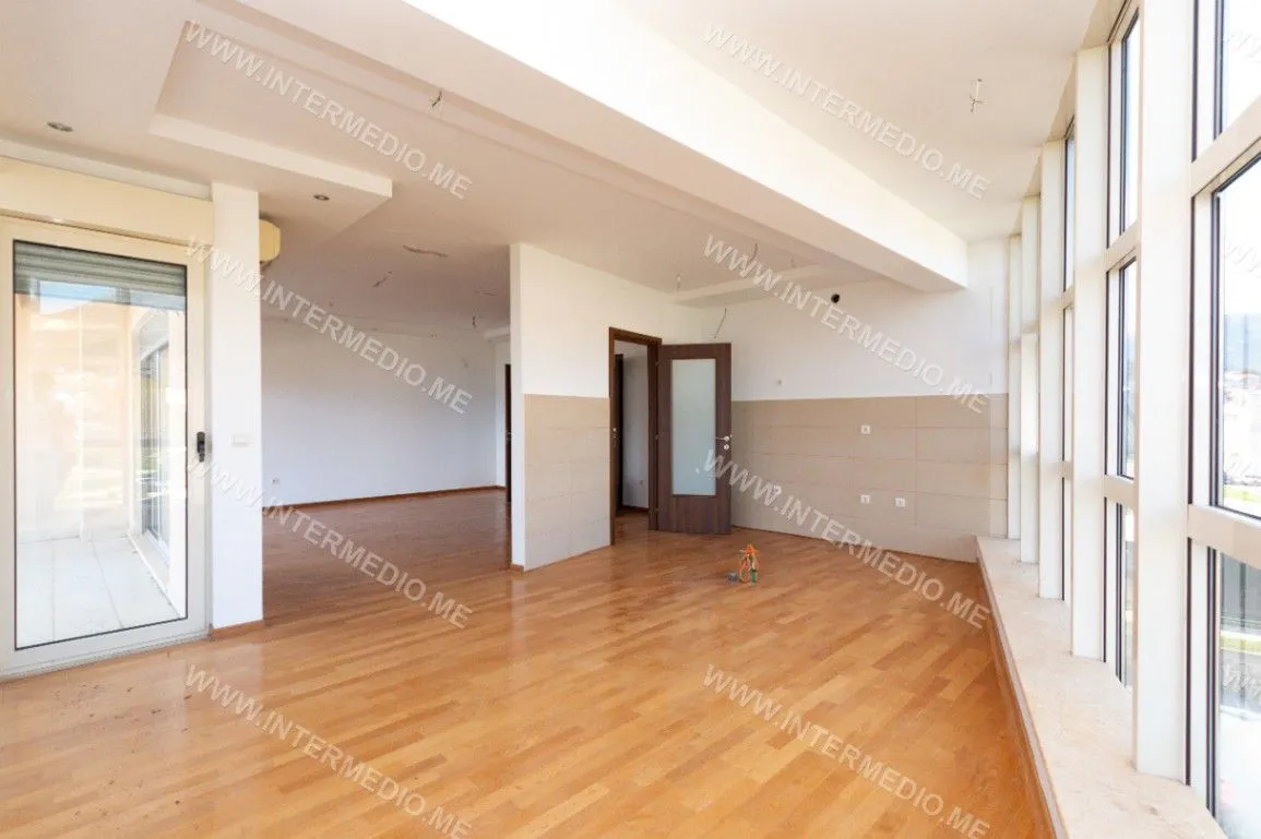 Prodaja, dvosoban stan, 126m², Igalo, Herceg Novi