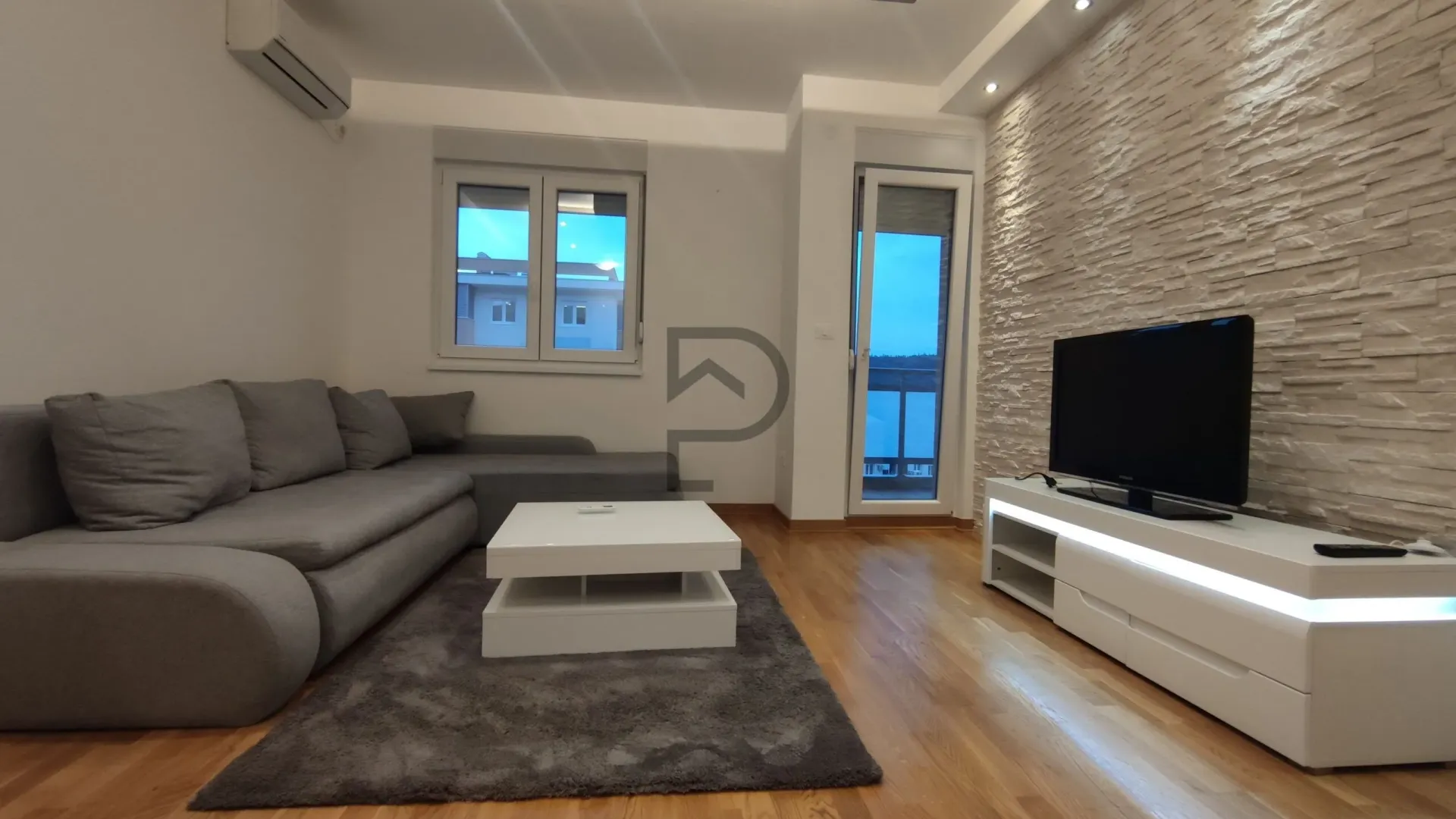 Izdavanje, jednosoban stan, 45m², City Kej, Podgorica
