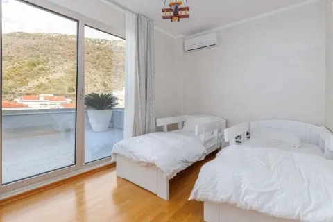 Sale, three bedroom apartment, 104m², Bečići, Budva - image 10