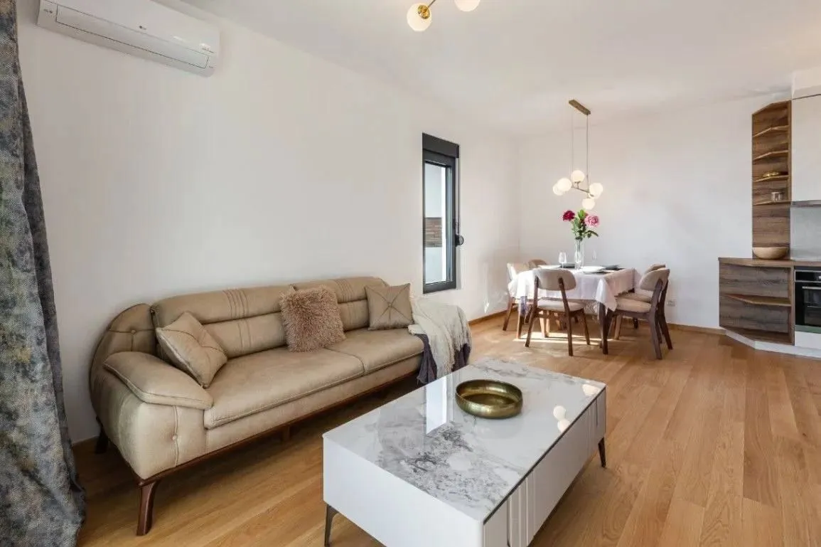 Rent, two bedroom apartment, 65m², Bečići, Budva