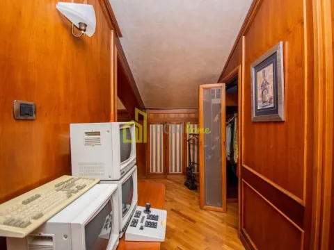 Izdavanje, kuća, 750m², Gorica C, Podgorica - image 28