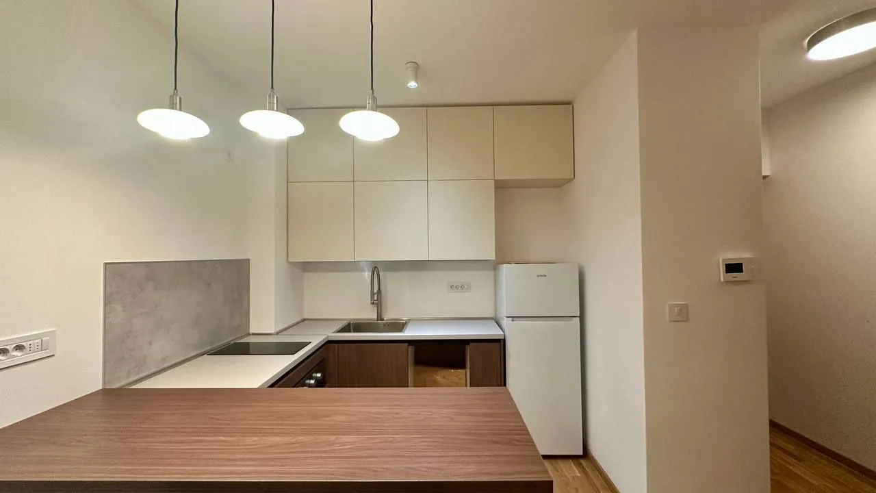 Rent, one bedroom apartment, 45m², Bečići, Budva