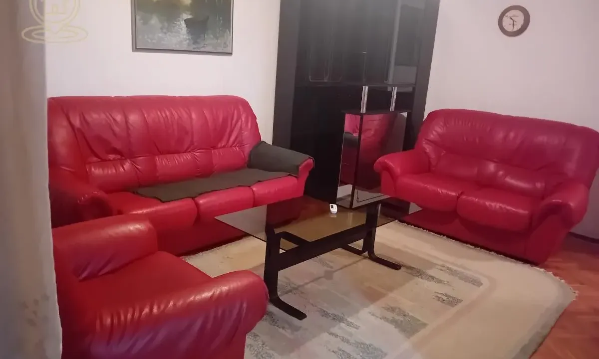 Izdavanje, trosoban stan, 74m², Bulevar, Niš