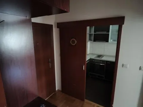 Izdavanje, dvosoban stan, 43m², Centar, Kragujevac - image 9