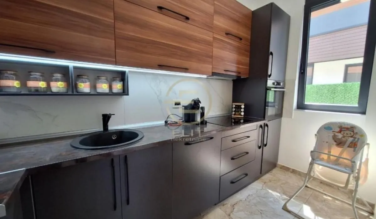 Prodaja, stan, 145m², Sremska Kamenica, Petrovaradin