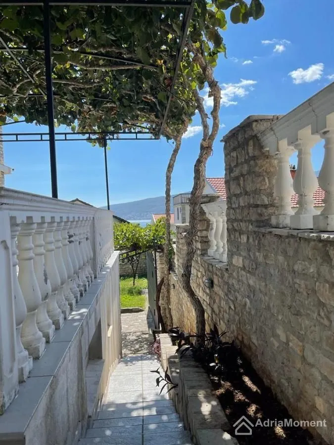 Prodaja, kuća, 350m², Baošići, Herceg Novi