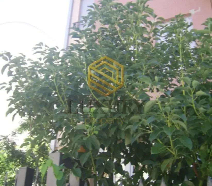 Izdavanje, trosoban stan, 125m², Gorica C, Podgorica