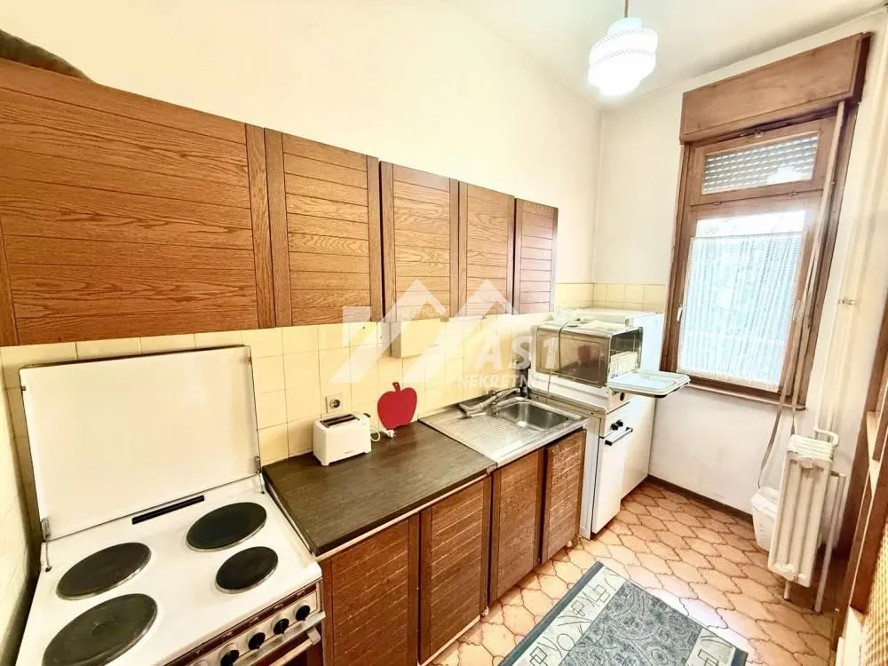 Izdavanje, trosoban stan, 85m², Centar, Novi Sad