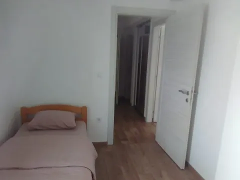 Izdavanje, trosoban stan, 100m², Zagorič, Podgorica - image 3