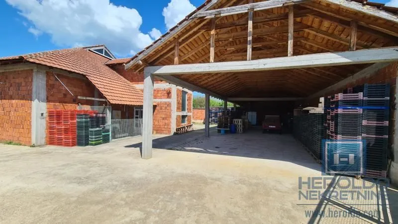 Sale, office space, 360m², Stropsko, Vranje