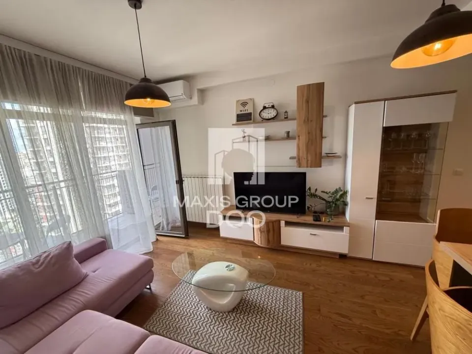 Izdavanje, dvosoban stan, 56m², Savski Venac, Beograd