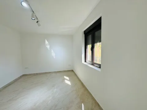 Izdavanje, poslovni prostor, 90m², Masline, Podgorica - image 11