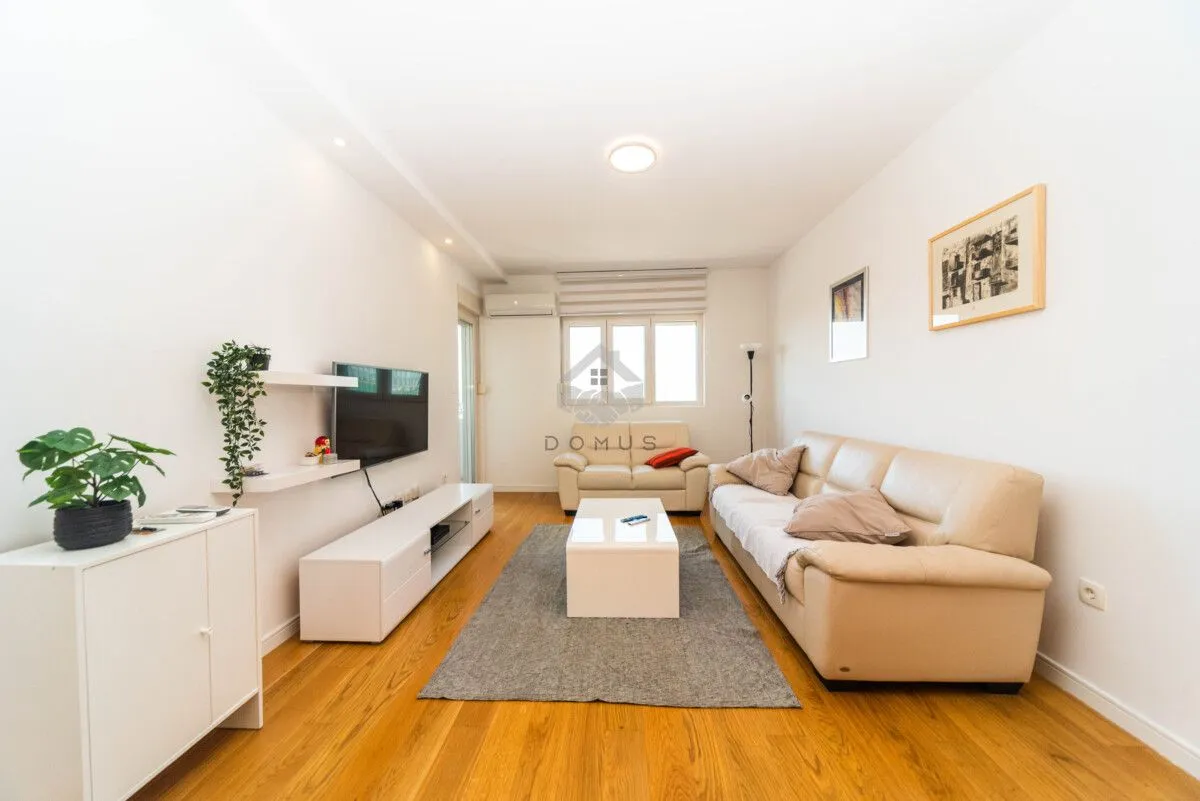 Izdavanje, jednosoban stan, 49m², Central Point, Podgorica