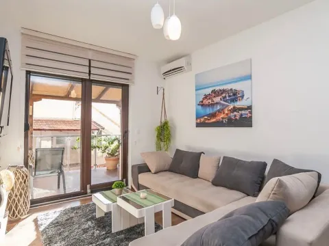 Prodaja, jednosoban stan, 50m², Bečići, Budva - image 1