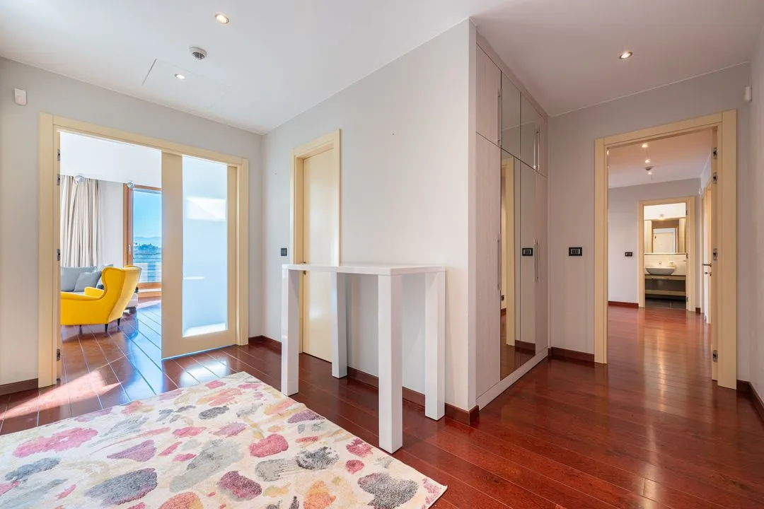 Rent, three bedroom apartment, 204m², Kod Capital Plaze, Podgorica