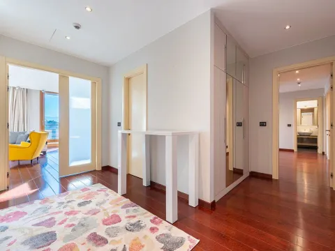 Rent, three bedroom apartment, 204m², Kod Capital Plaze, Podgorica - image 11