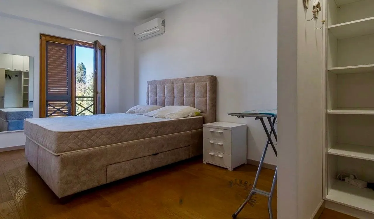 Izdavanje, jednosoban stan, 52m², Centar, Podgorica