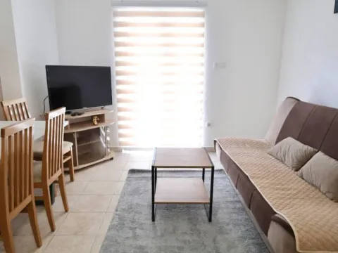 Izdavanje, jednosoban stan, 40m², Seljanovo, Tivat