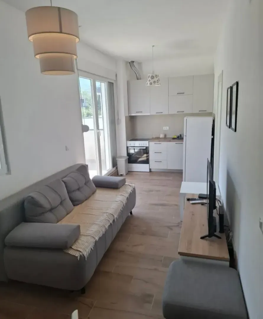 Izdavanje, jednosoban stan, 40m², Radanovići, Kotor