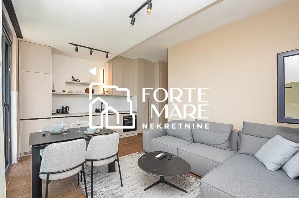 Prodaja, dvosoban stan, 61m², Njivice, Herceg Novi