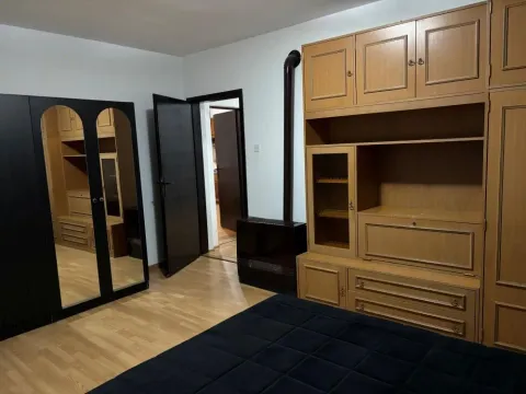 Izdavanje, trosoban stan, 115m², Centar, Inđija - image 5