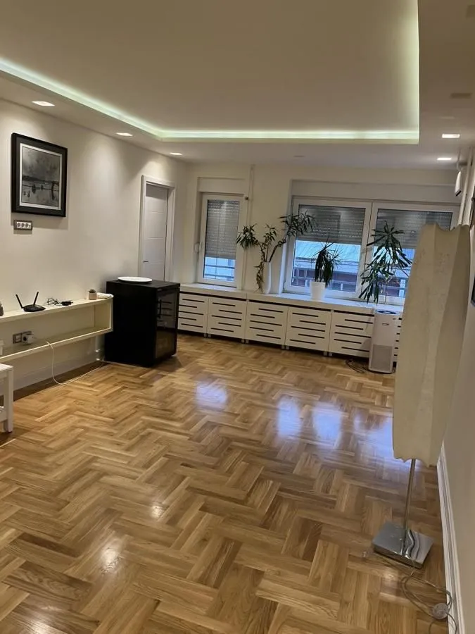 Izdavanje, stan, 180m², Stari Grad, Beograd