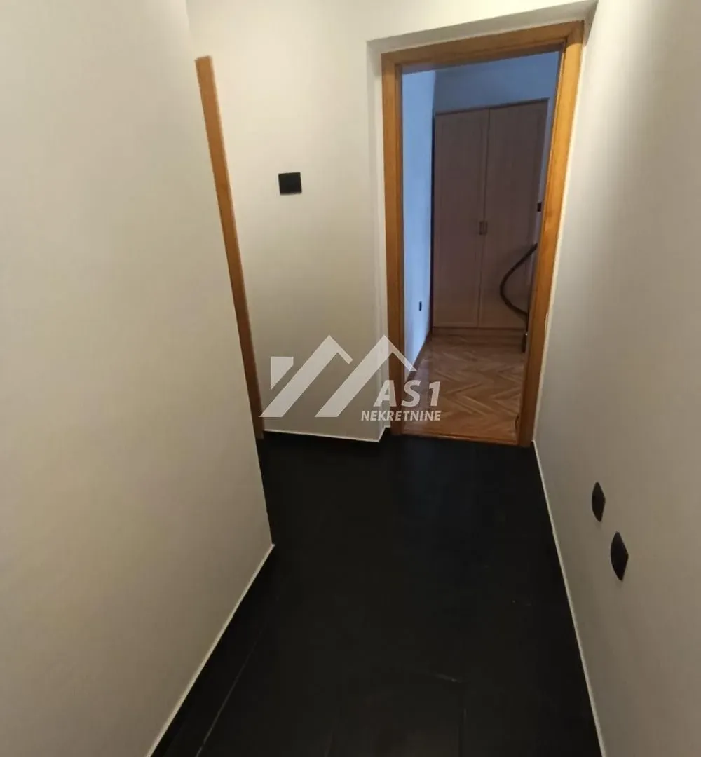Izdavanje, dvosoban stan, 55m², Bulevar Oslobodjenja, Novi Sad Sve Podlokacije
