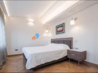 Izdavanje, trosoban stan, 130m², Kosančićev Venac, Beograd - image 11