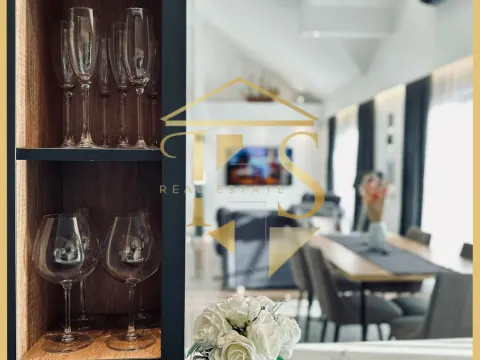 Izdavanje, trosoban stan, 130m², Mažina, Tivat - image 4