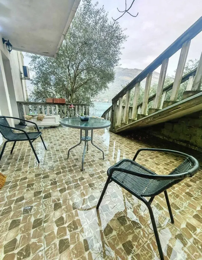 Izdavanje, stan, 22m², Tivat, Crna Gora