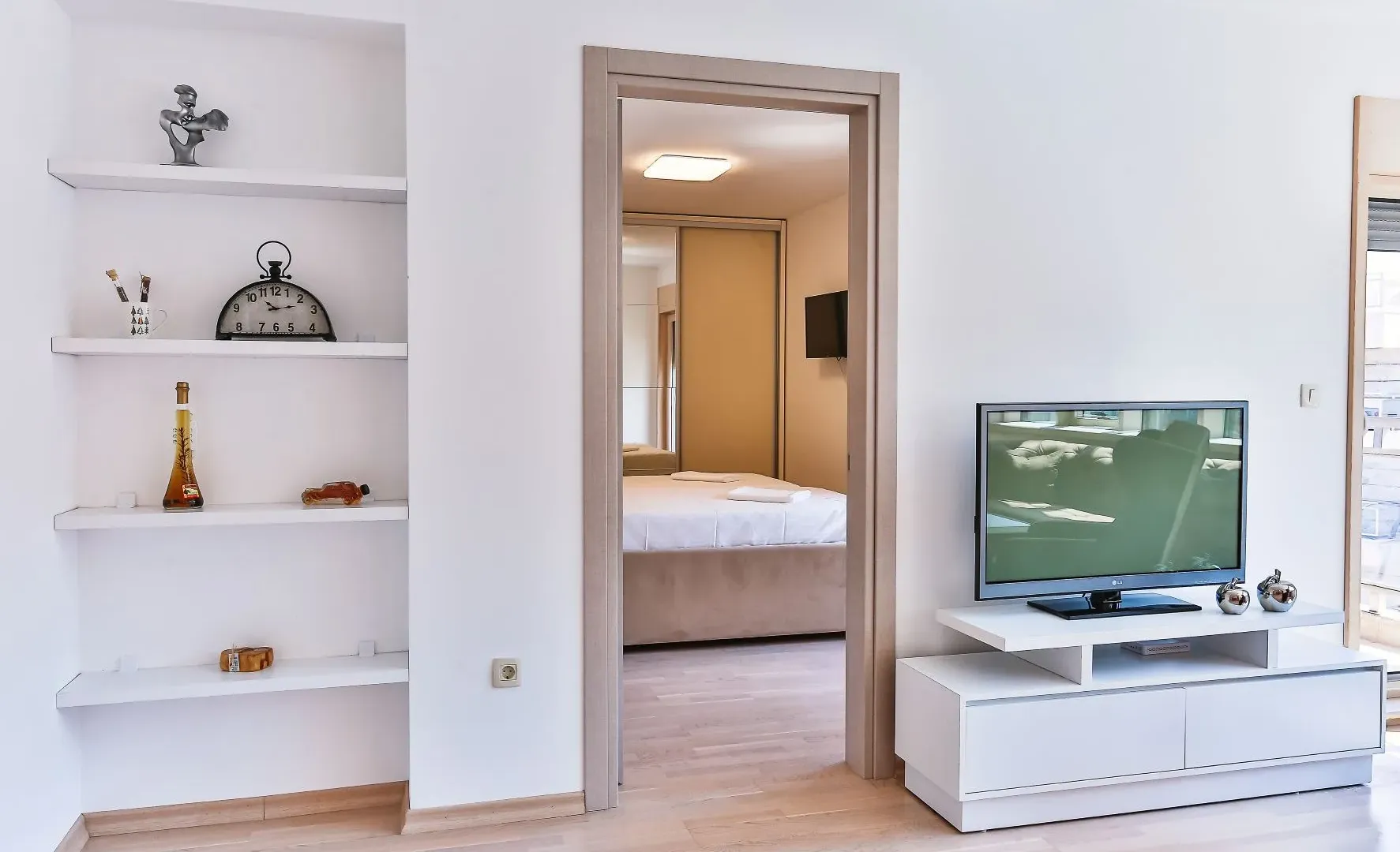 Rent, two bedroom apartment, 75m², Centar, Budva