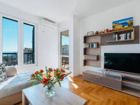 Sale, two bedroom apartment, 69m², Bečići, Budva - image 1