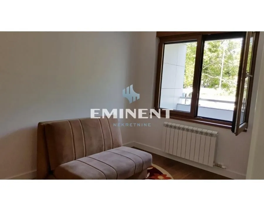 Izdavanje, dvosoban stan, 47m², Zemun Centar, Zemun Sve Podlokacije