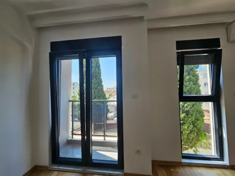 Izdavanje, jednosoban stan, 50m², Momišići, Podgorica - image 3