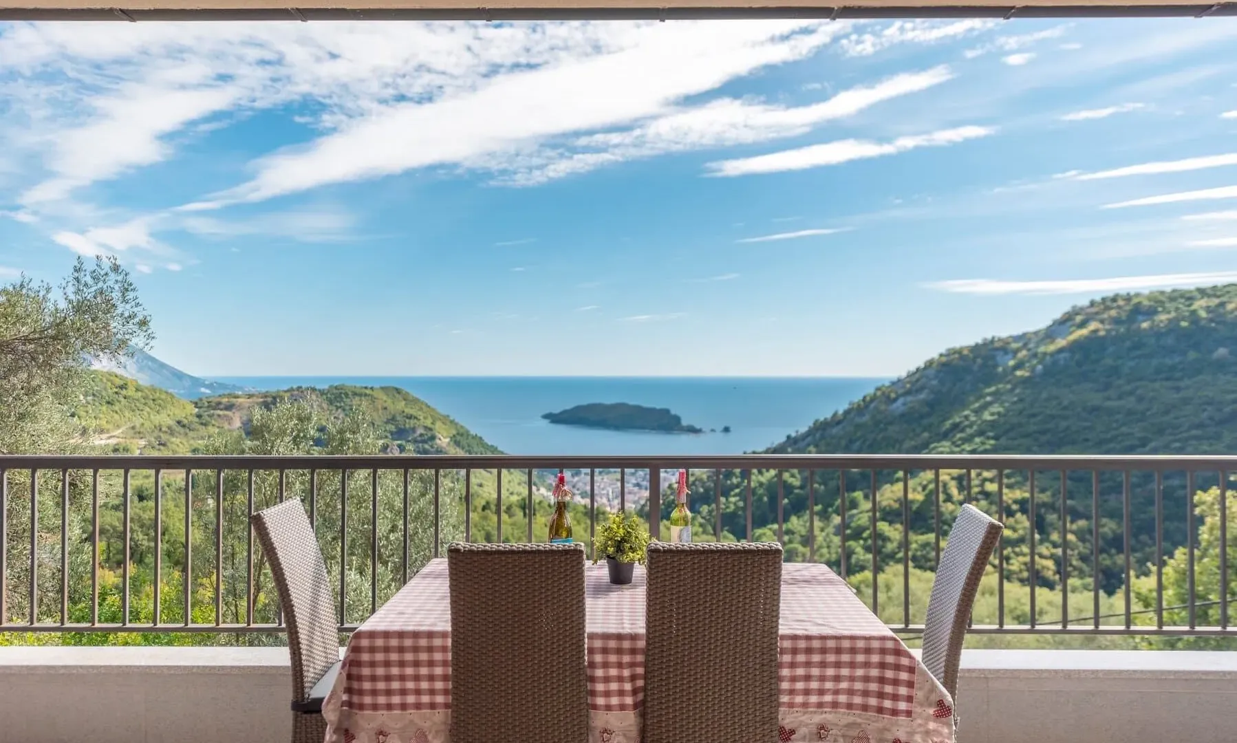 Sale, house, 280m², Markovići, Budva