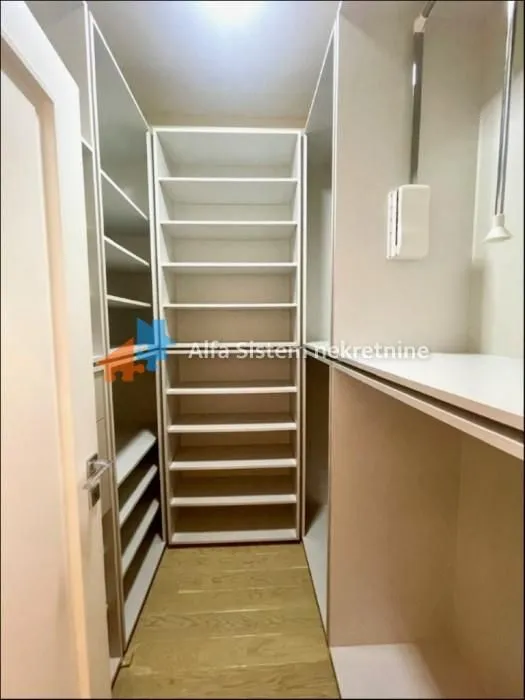 Izdavanje, četvorosoban stan, 190m², Neimar, Vračar Sve Podlokacije