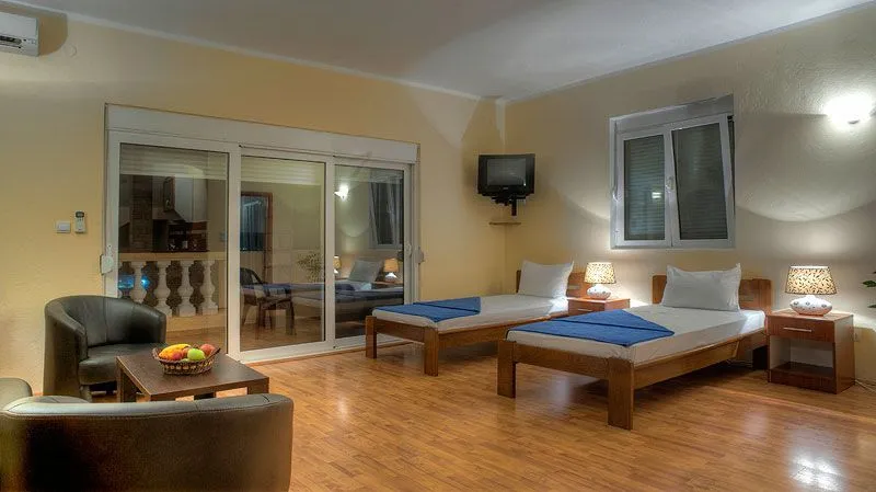 Prodaja, ugostiteljski objekat, 1723m², Buljarica, Budva