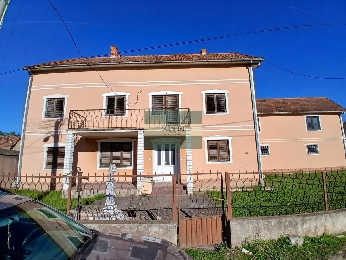 Sale, house, 536m², XI Kongres, Paraćin
