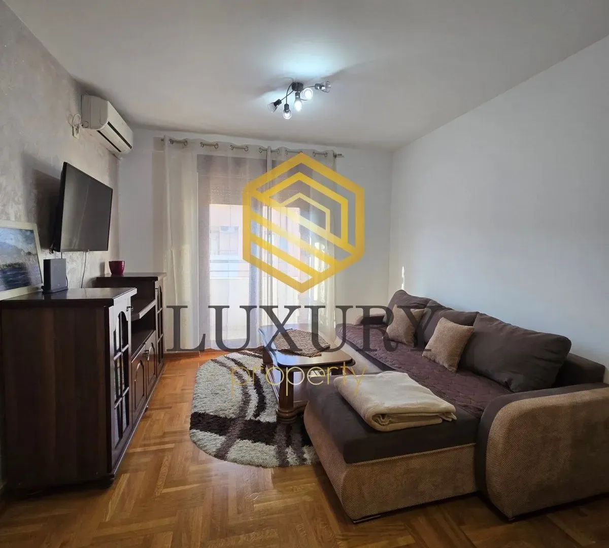 Izdavanje, jednosoban stan, 42m², Stari Aerodrom, Podgorica