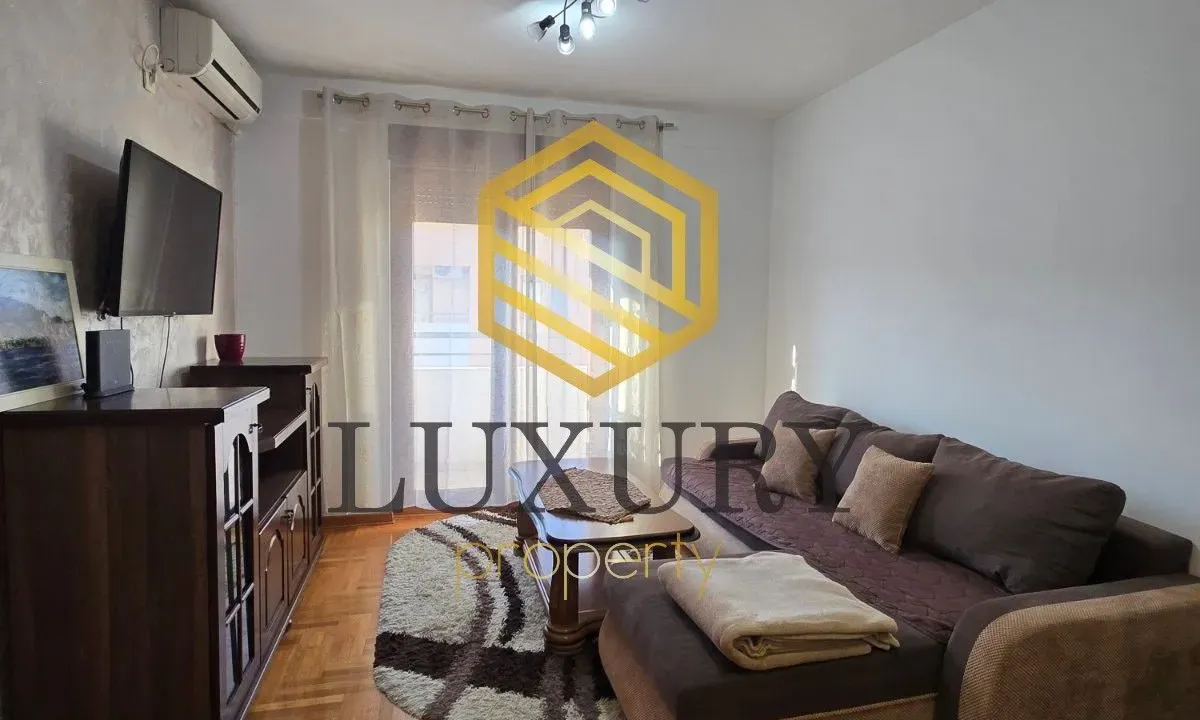 Izdavanje, jednosoban stan, 42m², Stari Aerodrom, Podgorica