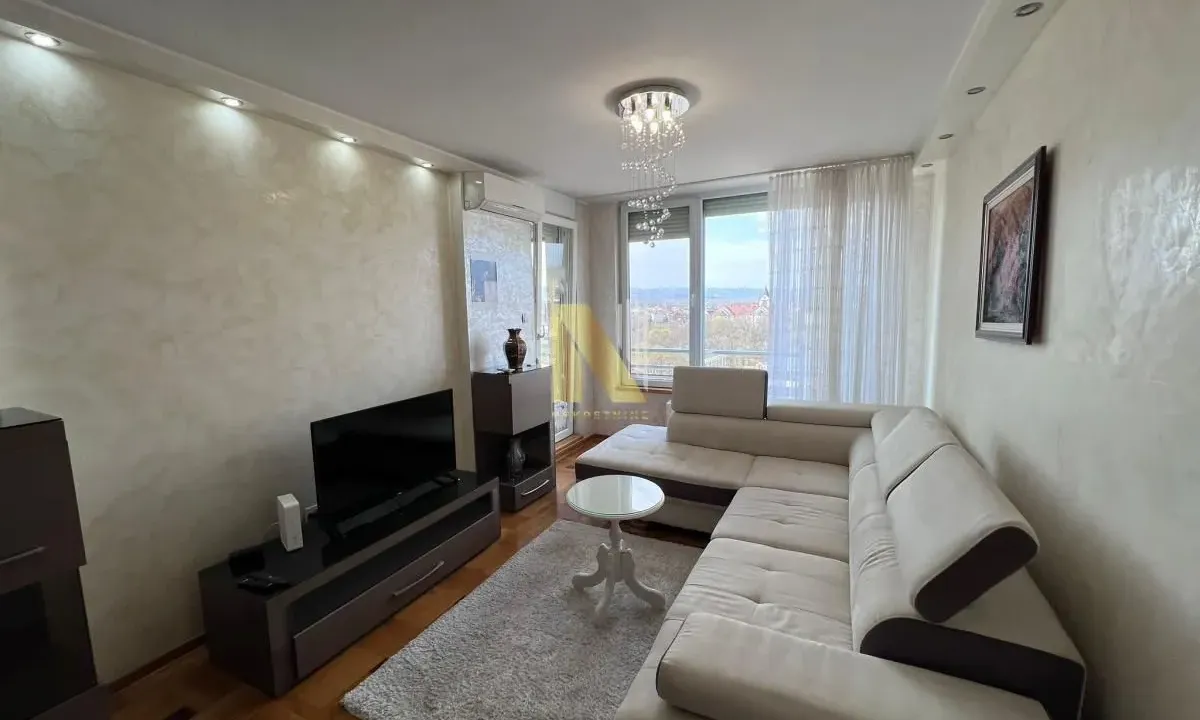 Izdavanje, četvorosoban stan, 102m², Bulevar Evrope, Novi Sad Sve Podlokacije