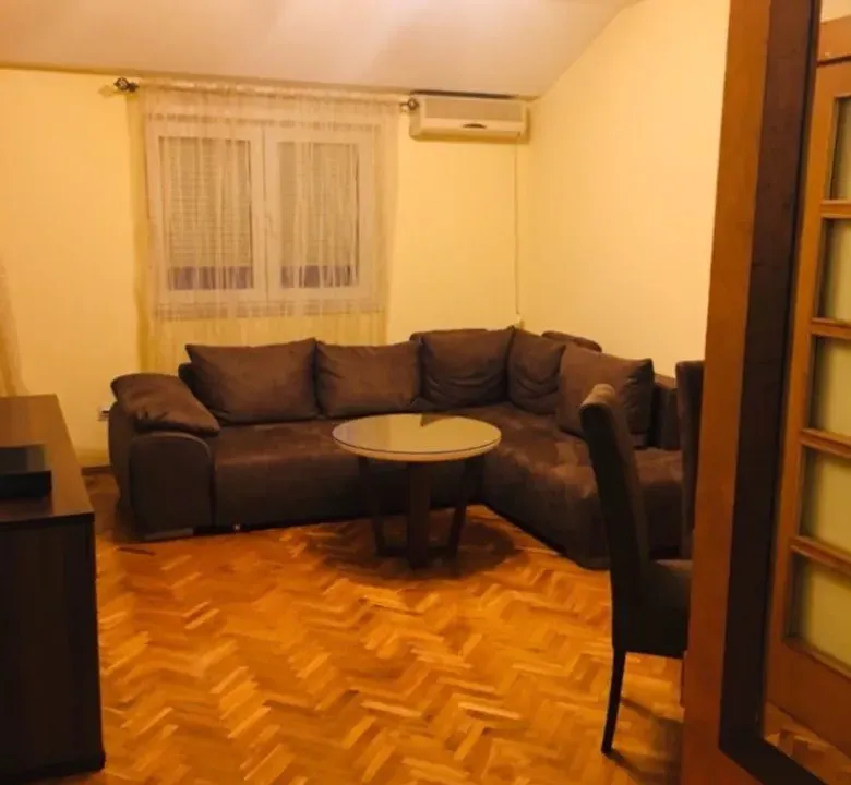 Izdavanje, jednosoban stan, 48m², Stari Aerodrom, Podgorica