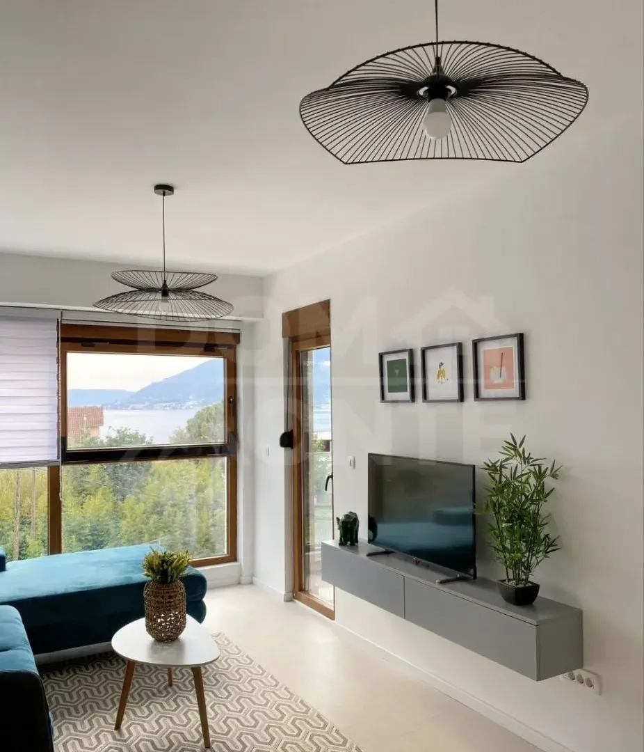 Izdavanje, jednosoban stan, 40m², Tivat, Crna Gora