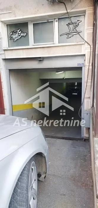Izdavanje, dvosoban stan, 40m², Vračar Sve Podlokacije, Beograd