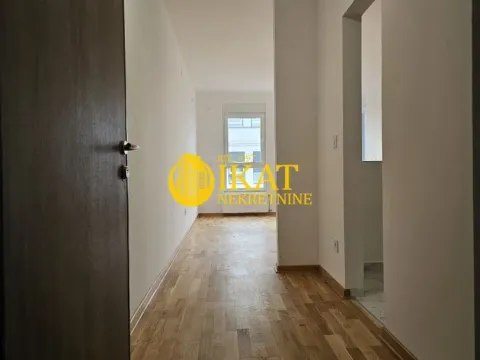 Prodaja, trosoban stan, 55m², Centar, Stara Pazova - image 4