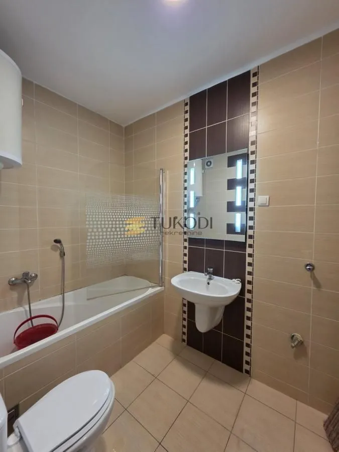 Prodaja, četvorosoban stan, 90m², Adamovićevo Naselje, Novi Sad Sve Podlokacije