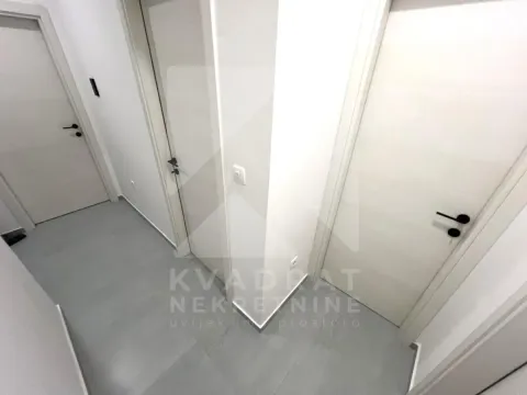 Rent, office space, 66m², Stari Aerodrom, Podgorica - image 11