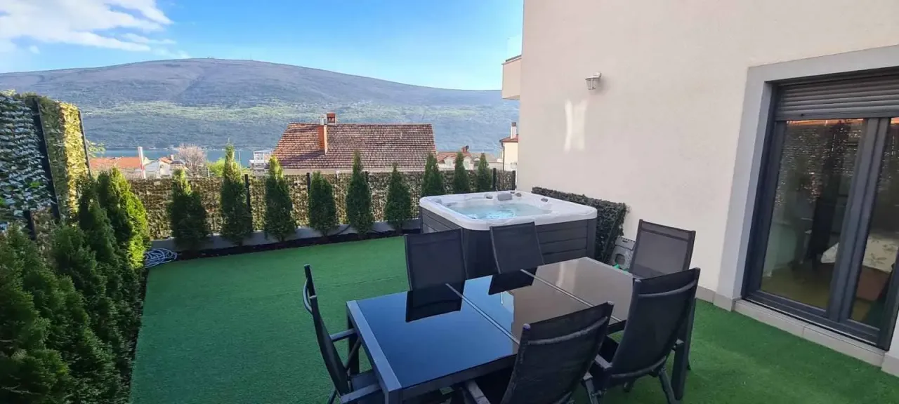 Prodaja, jednosoban stan, 83m², Đenovići, Herceg Novi